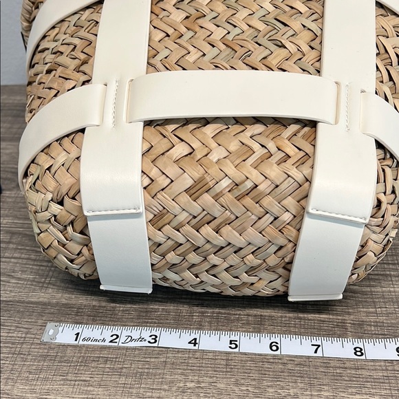 COPY - ✨House of Harlow 1960 Cream and Tan Tote Bag with Chevron Design - Picture 11 of 12